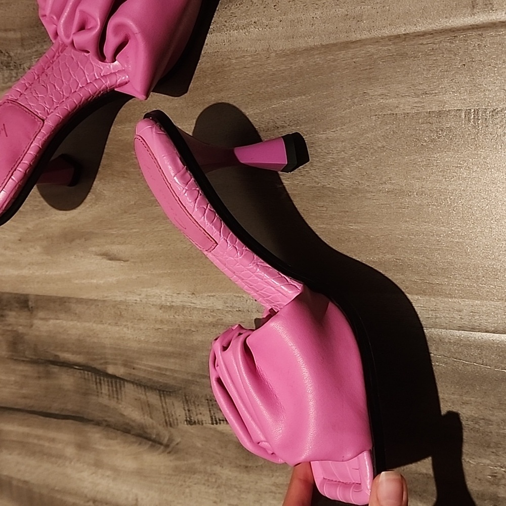 Heels - Picture 3 of 4